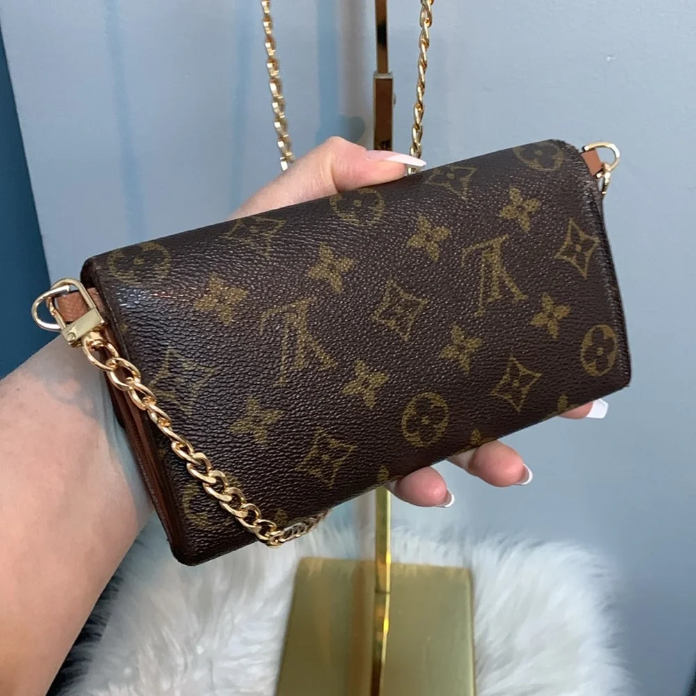 ❌SOLD❌1999 authentic Louis Vuitton Sarah wallet w free conversion kit crossbody - Image 7