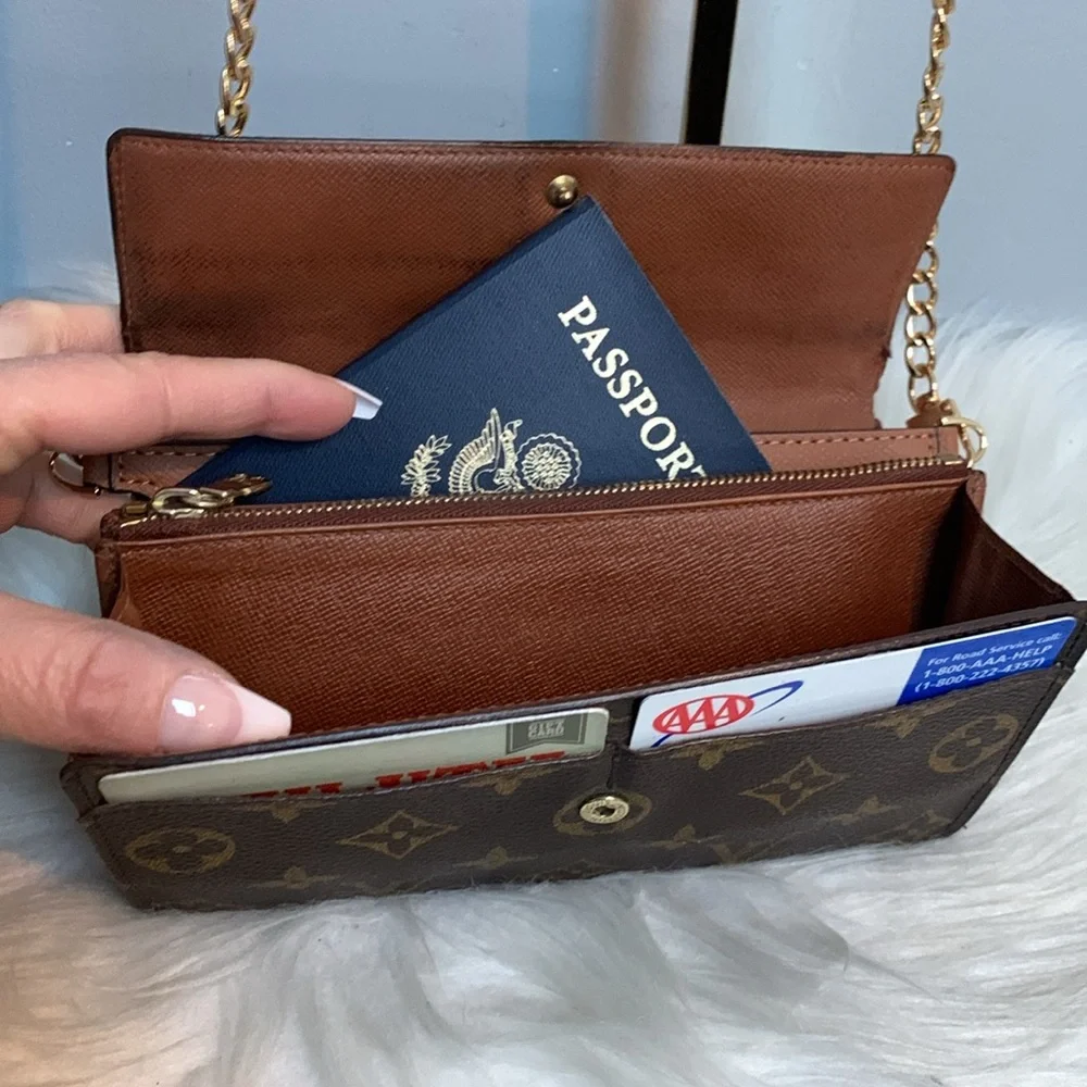 ❌SOLD❌1999 authentic Louis Vuitton Sarah wallet w free conversion kit crossbody - Image 8