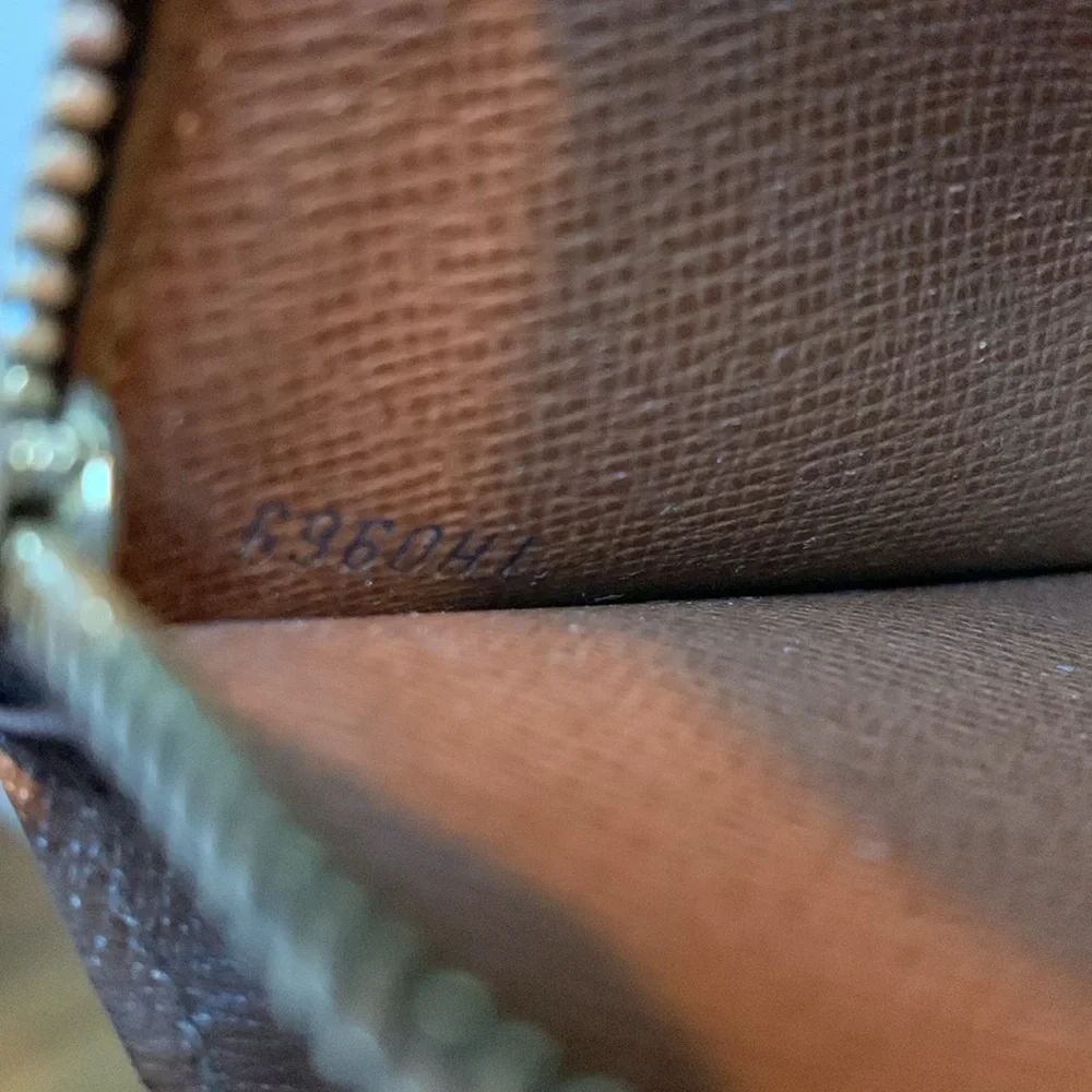 ❌SOLD❌1999 authentic Louis Vuitton Sarah wallet w free conversion kit crossbody - Image 12