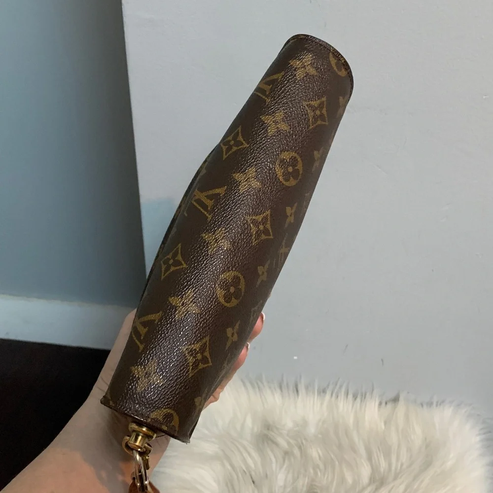 ❌SOLD❌1997 authentic Louis Vuitton Orsay clutch - Image 4