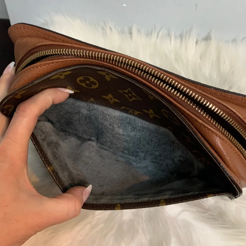 ❌SOLD❌1997 authentic Louis Vuitton Orsay clutch - Image 11