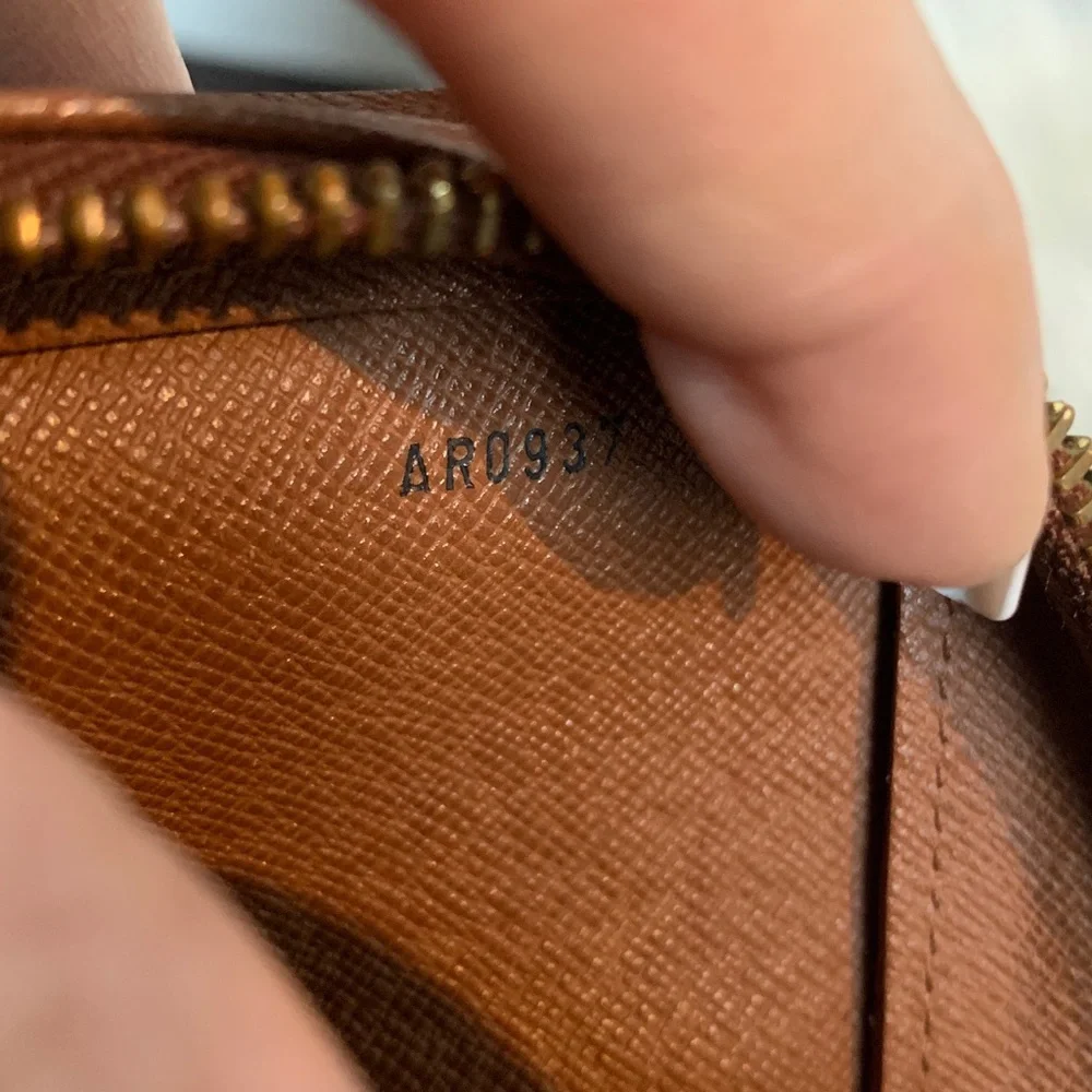 ❌SOLD❌1997 authentic Louis Vuitton Orsay clutch - Image 16