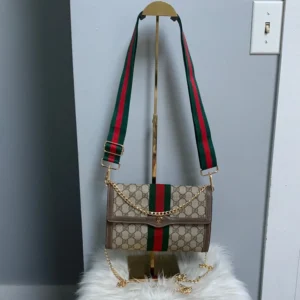 ❌SOLD❌Authentic and vintage Gucci Sherry line Ophidia clutch with free crossbody