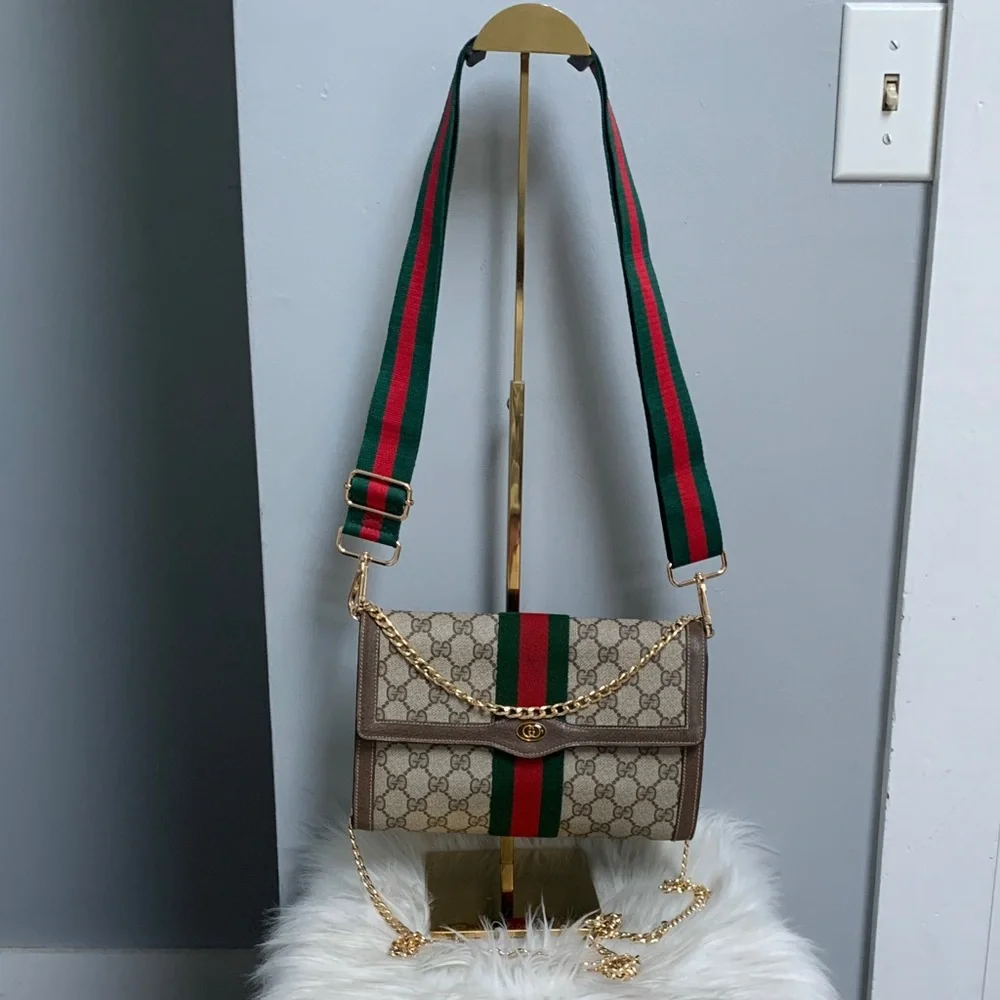 ❌SOLD❌Authentic and vintage Gucci Sherry line Ophidia clutch with free crossbody