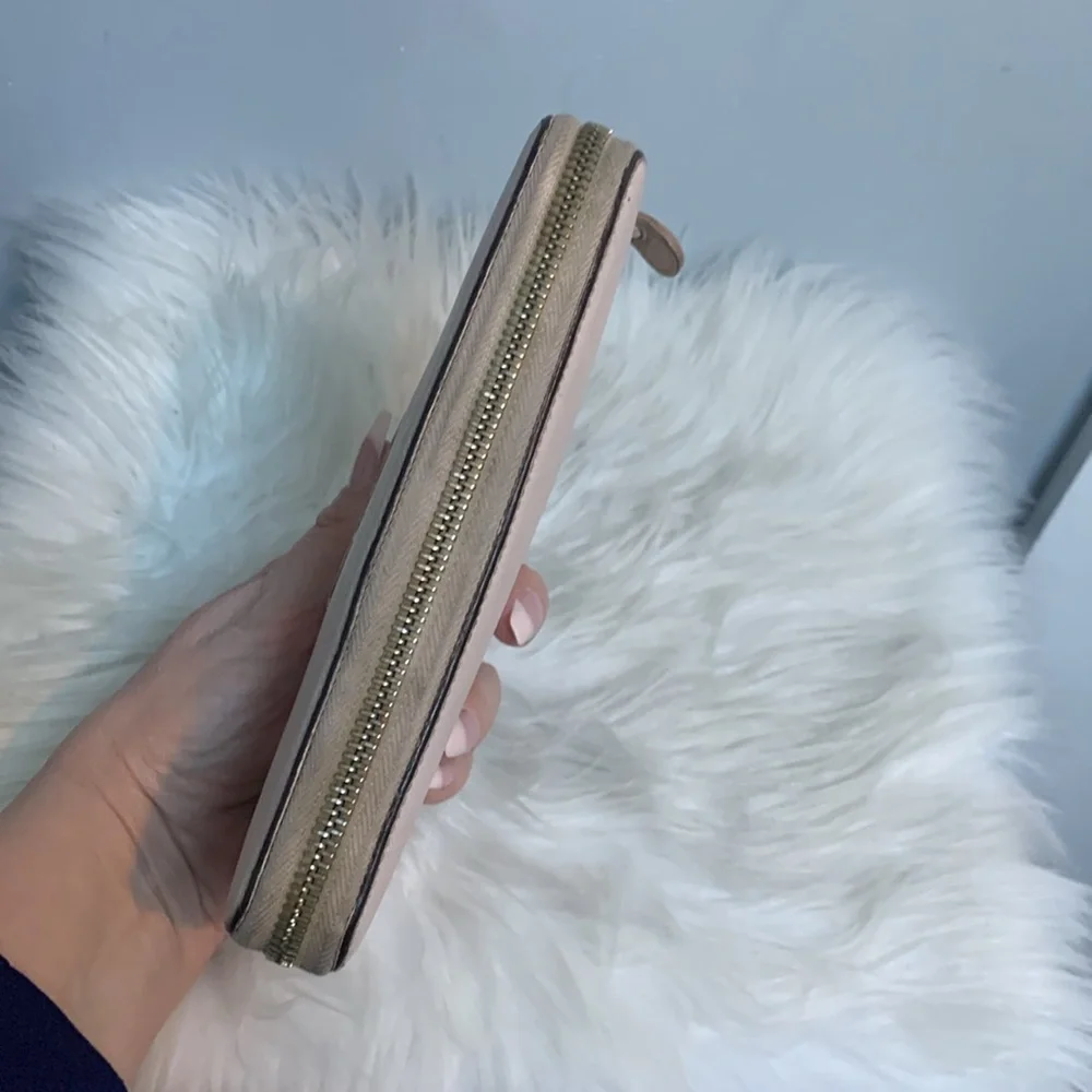 Authentic Ferragamo pale pink zippy wallet - Image 7