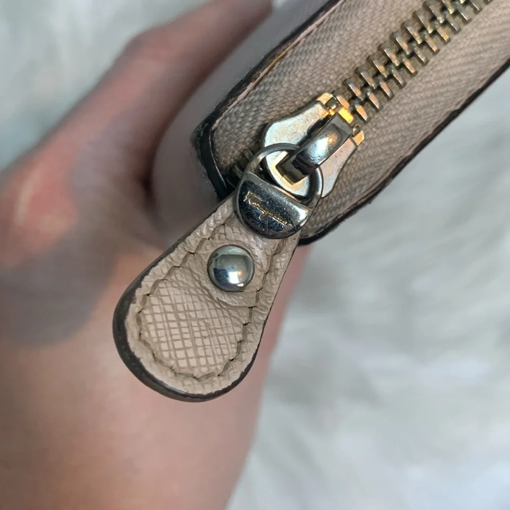 Authentic Ferragamo pale pink zippy wallet - Image 9