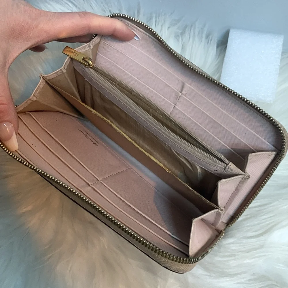 Authentic Ferragamo pale pink zippy wallet - Image 11