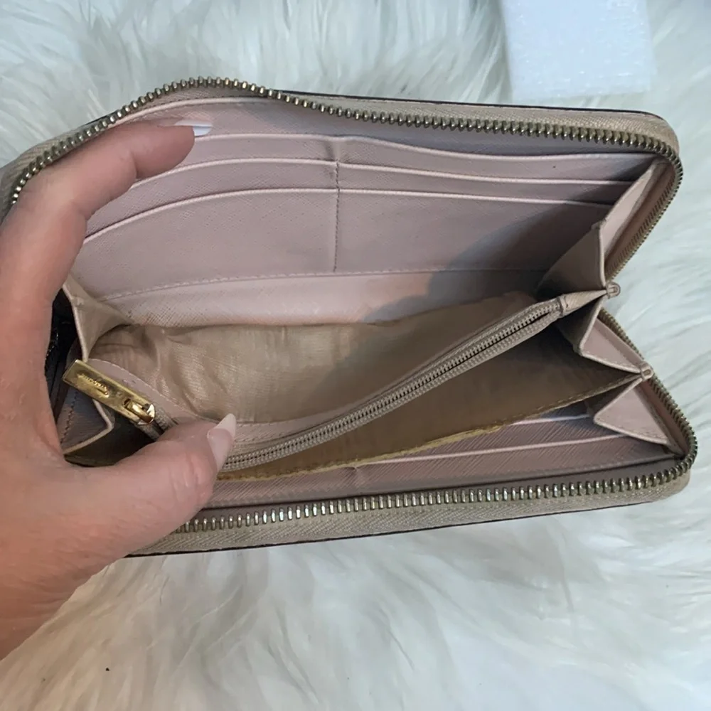 Authentic Ferragamo pale pink zippy wallet - Image 12