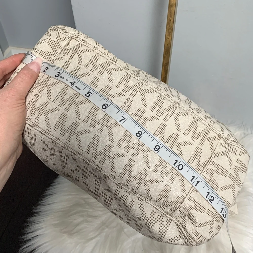 Authentic Michael Kors white signature print tote bag - Image 8