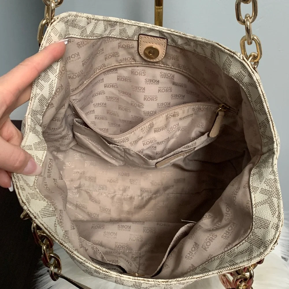 Authentic Michael Kors white signature print tote bag - Image 10