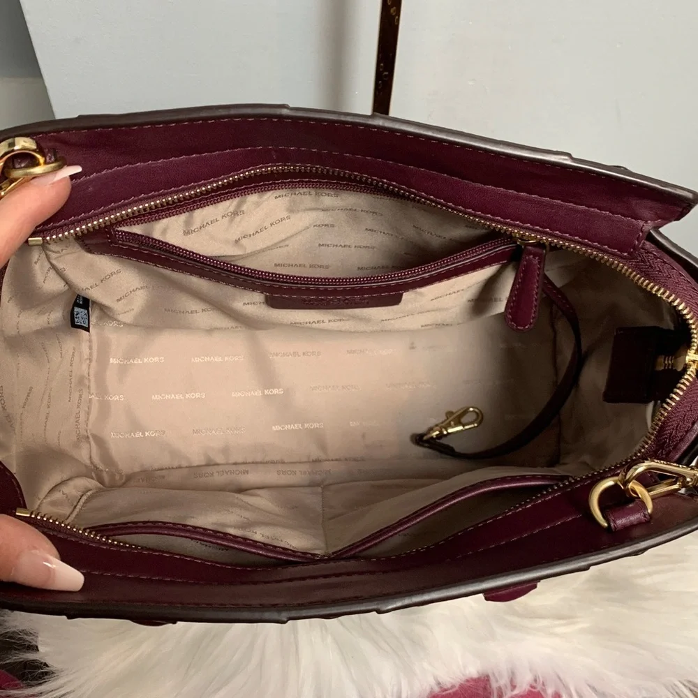 Authentic Michael Kors plum purple leather bag w long strap and gold studs - Image 12