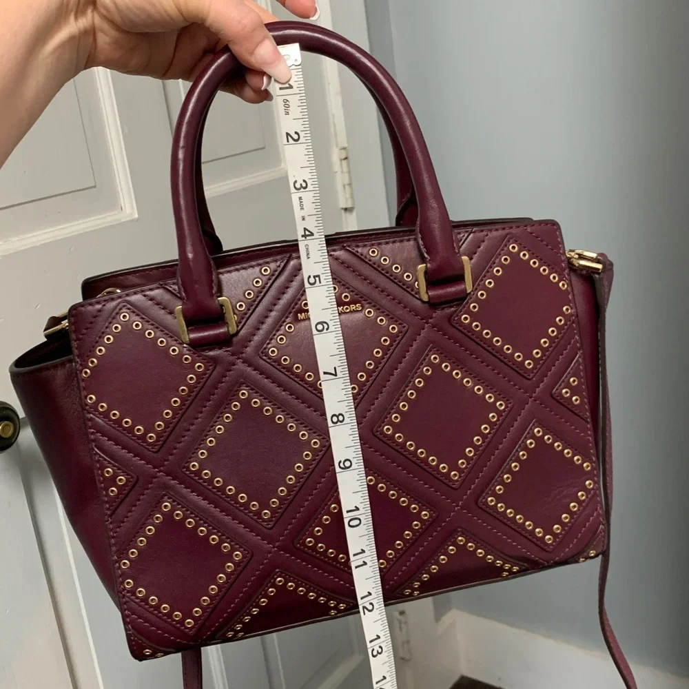 Authentic Michael Kors plum purple leather bag w long strap and gold studs - Image 15