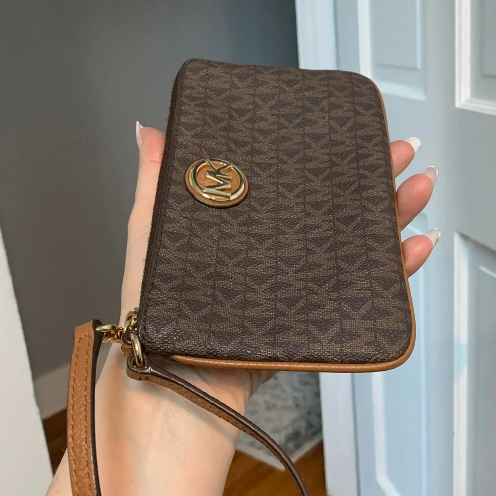 Authentic Michael Kors signature print brown zippy wristlet - Image 4