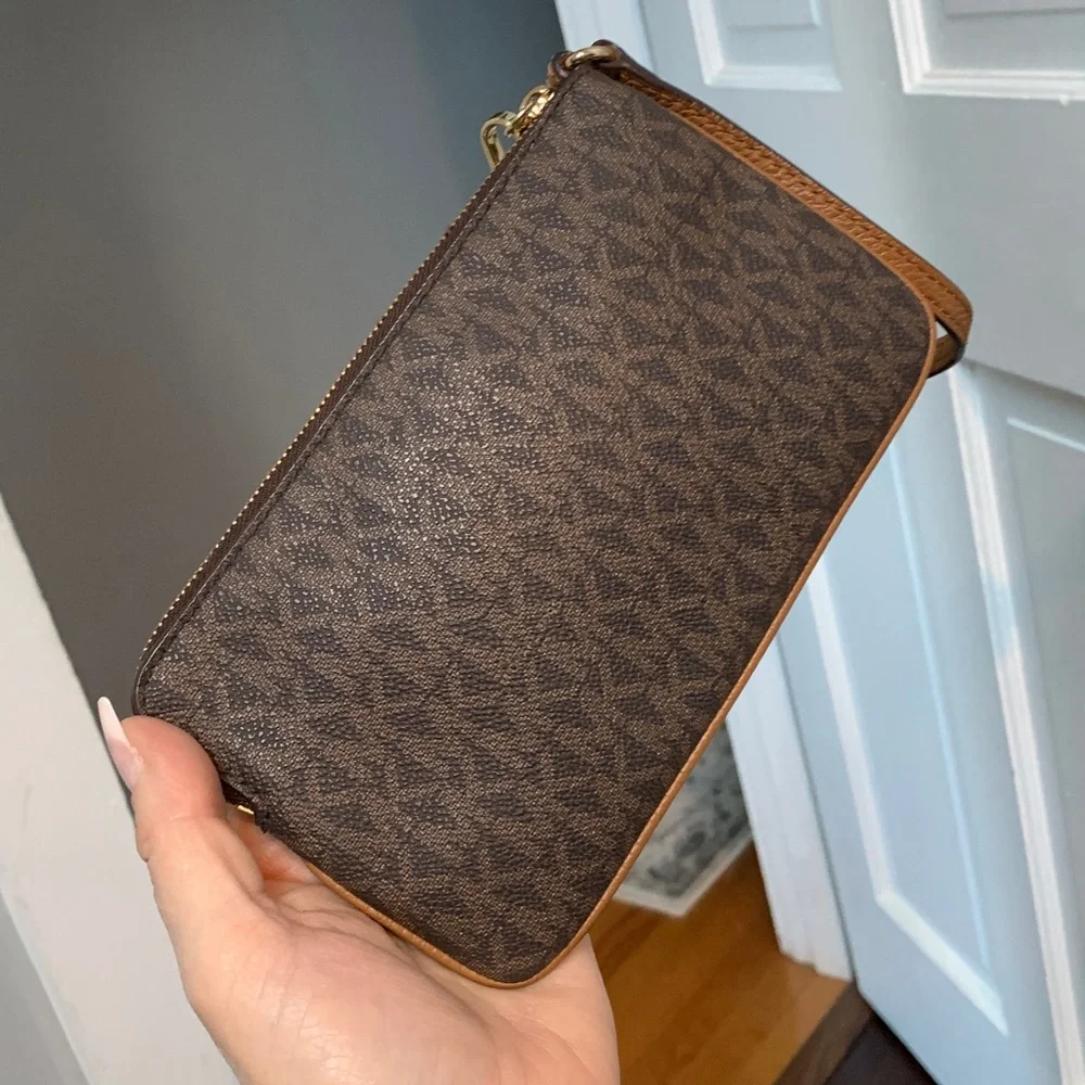Authentic Michael Kors signature print brown zippy wristlet - Image 5