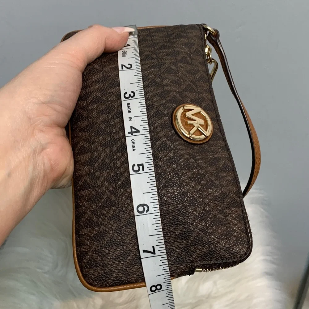 Authentic Michael Kors signature print brown zippy wristlet - Image 8