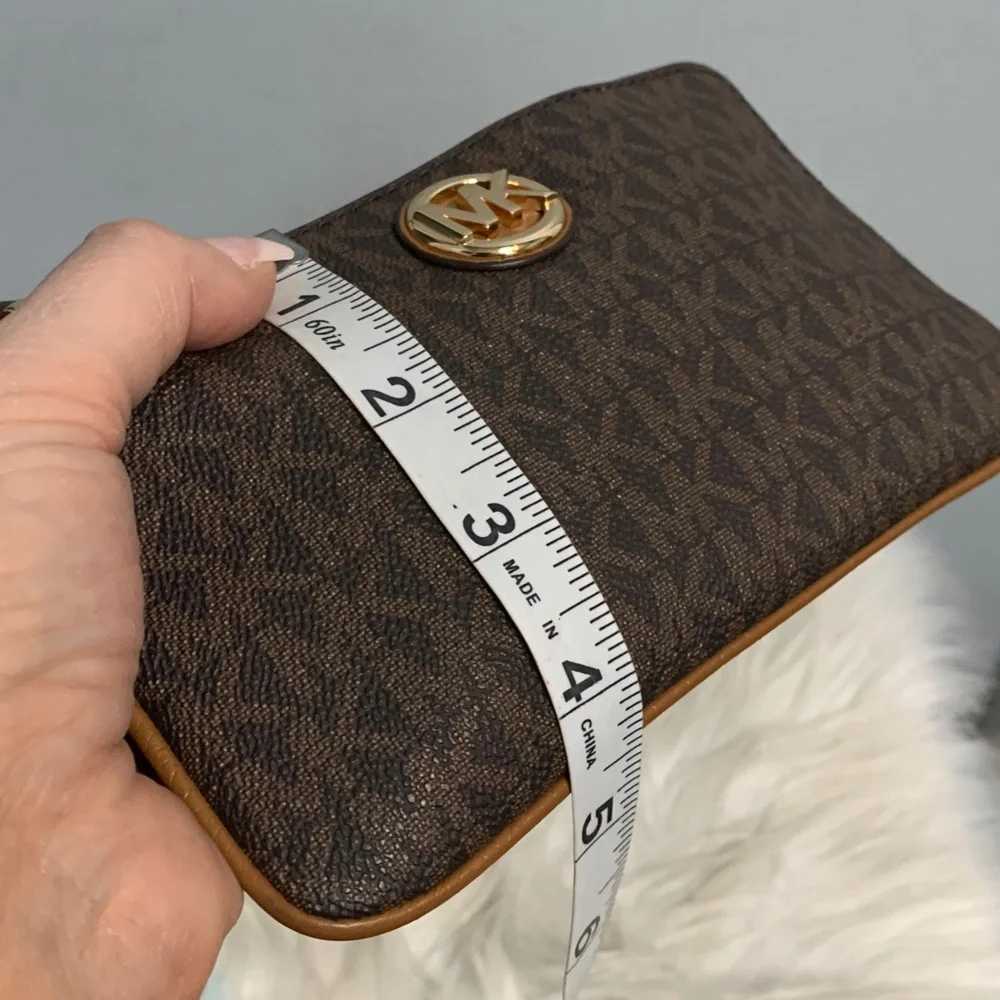 Authentic Michael Kors signature print brown zippy wristlet - Image 9