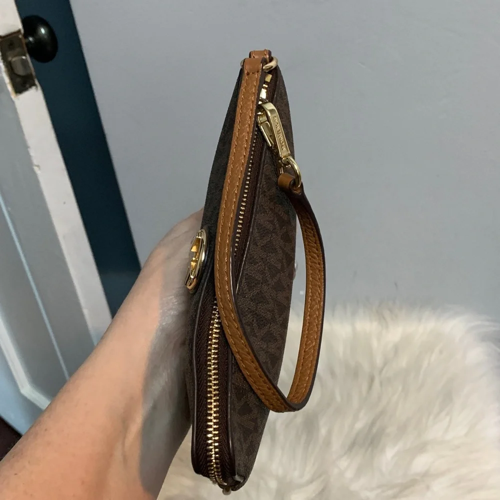 Authentic Michael Kors signature print brown zippy wristlet - Image 10