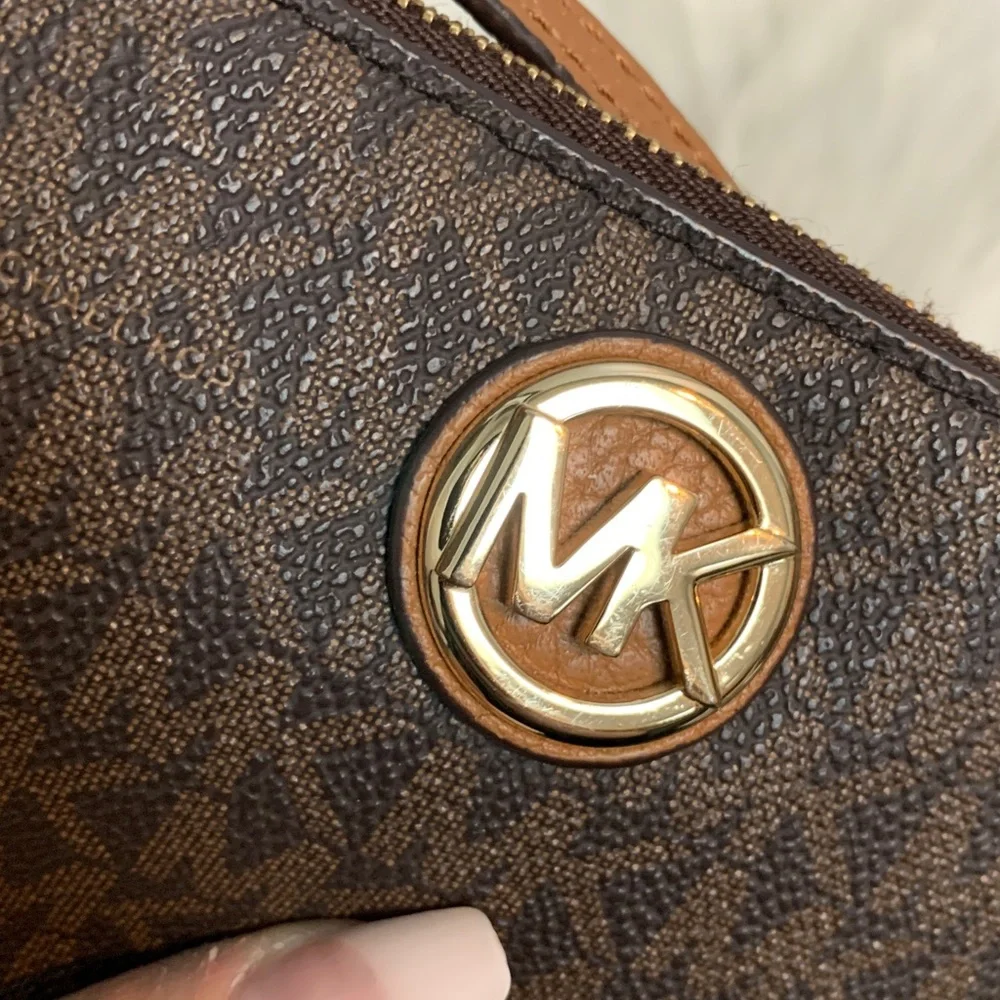 Authentic Michael Kors signature print brown zippy wristlet - Image 13