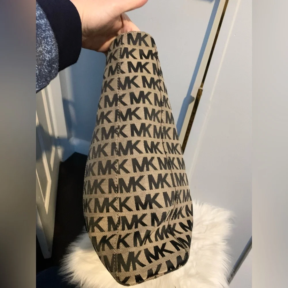 Authentic Michael Kors black and tan signature print with sequins - Image 6