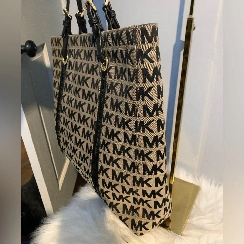 Authentic Michael Kors black and tan signature print with sequins - Image 8