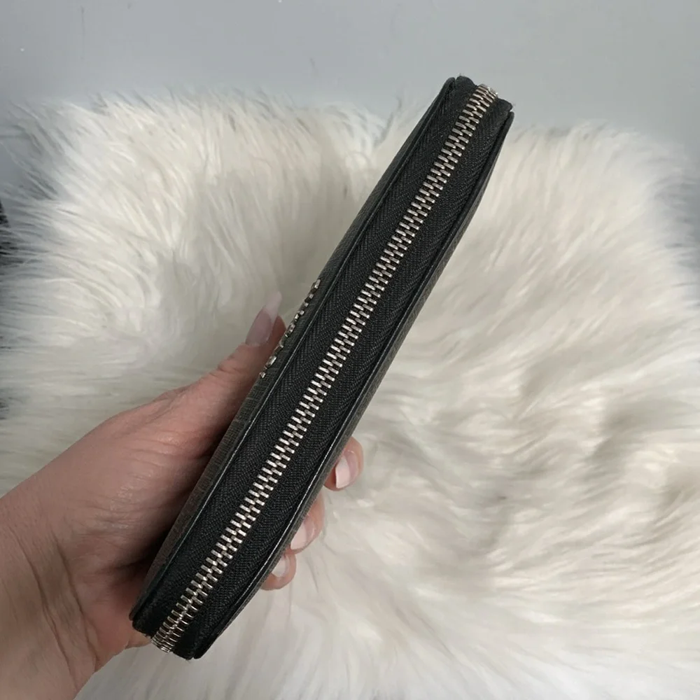 Authentic Bvlgari zippy wallet - Image 4
