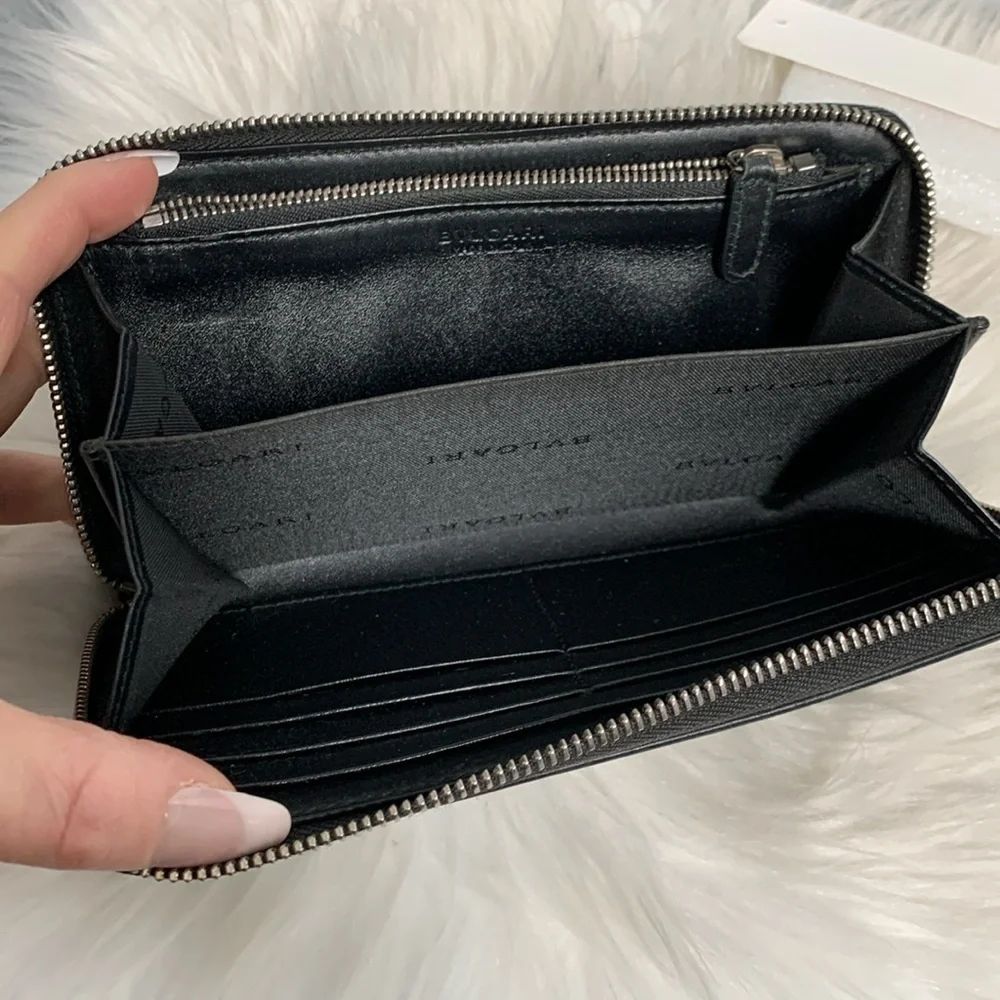 Authentic Bvlgari zippy wallet - Image 7