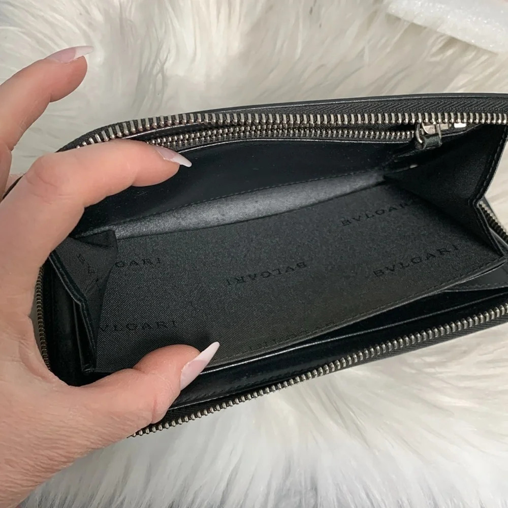 Authentic Bvlgari zippy wallet - Image 9