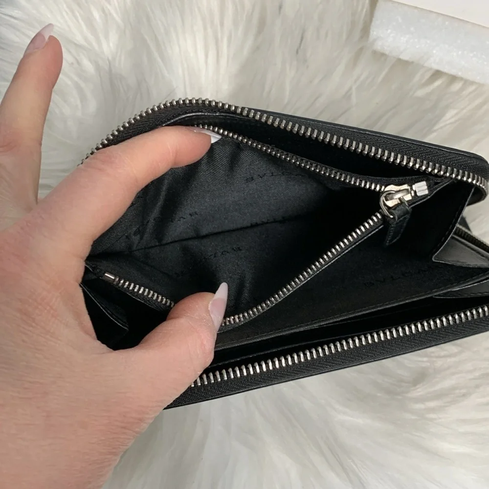 Authentic Bvlgari zippy wallet - Image 10