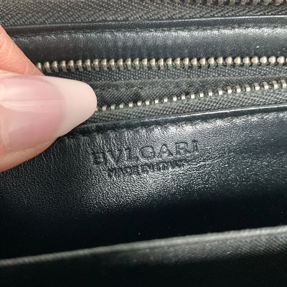 Authentic Bvlgari zippy wallet - Image 12