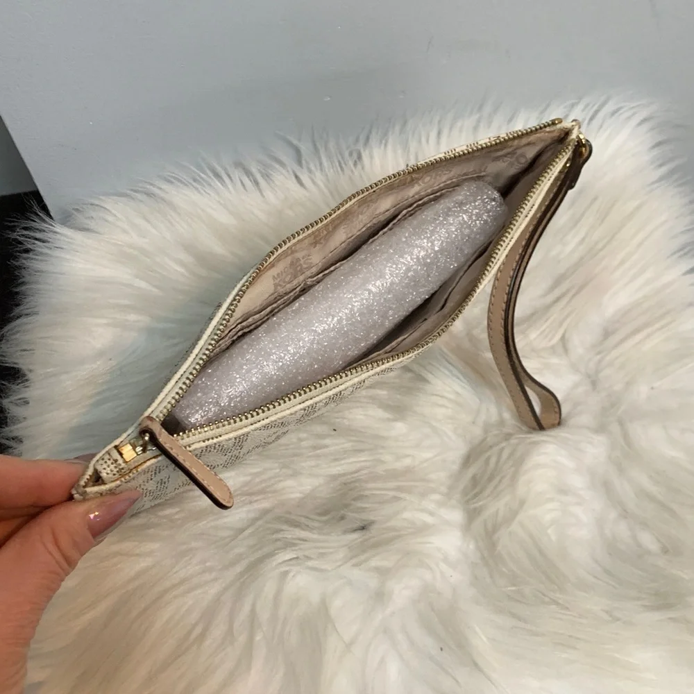 Authentic Michael Kors cream signature wristlet zipper pouch - Image 8