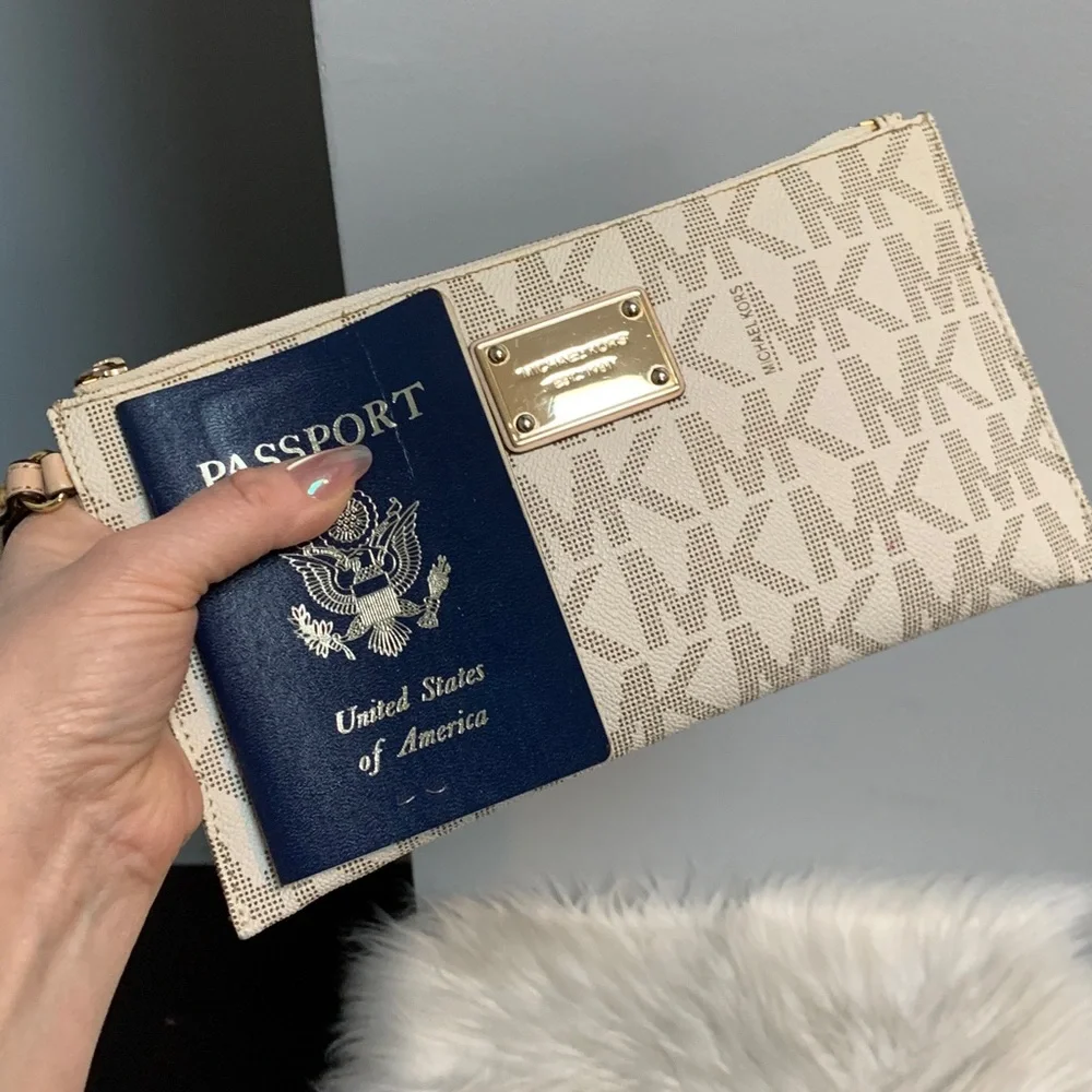 Authentic Michael Kors cream signature wristlet zipper pouch - Image 16