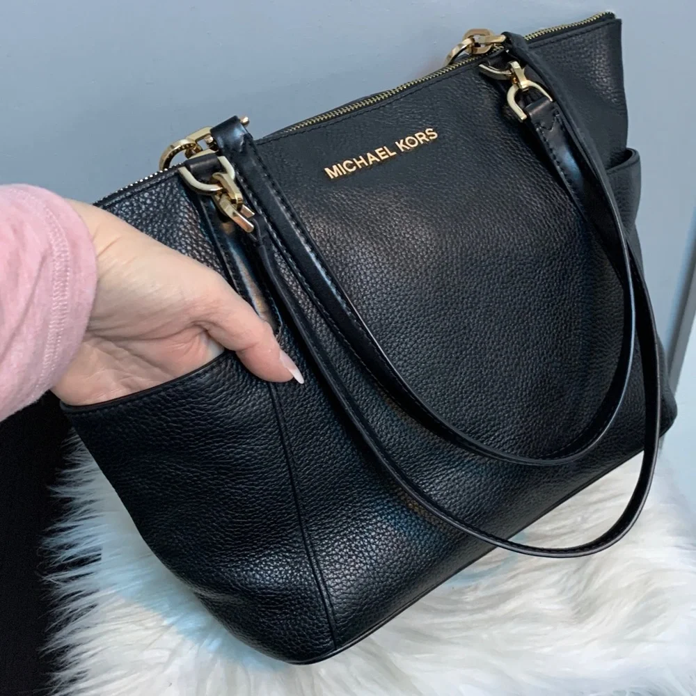 Authentic Michael Kors black leather tote bag with two exterior pockets - Image 3