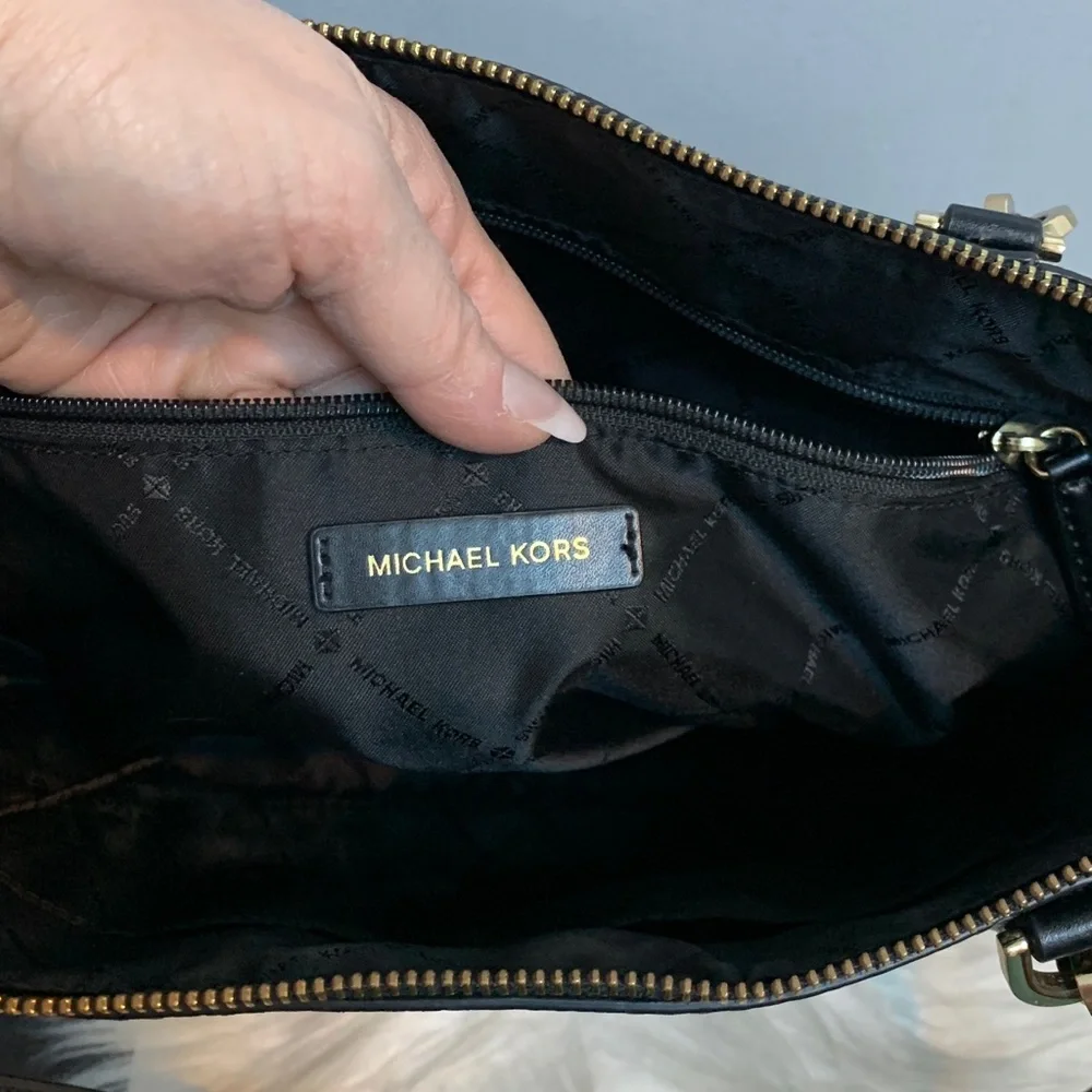 Authentic Michael Kors black leather tote bag with two exterior pockets - Image 10