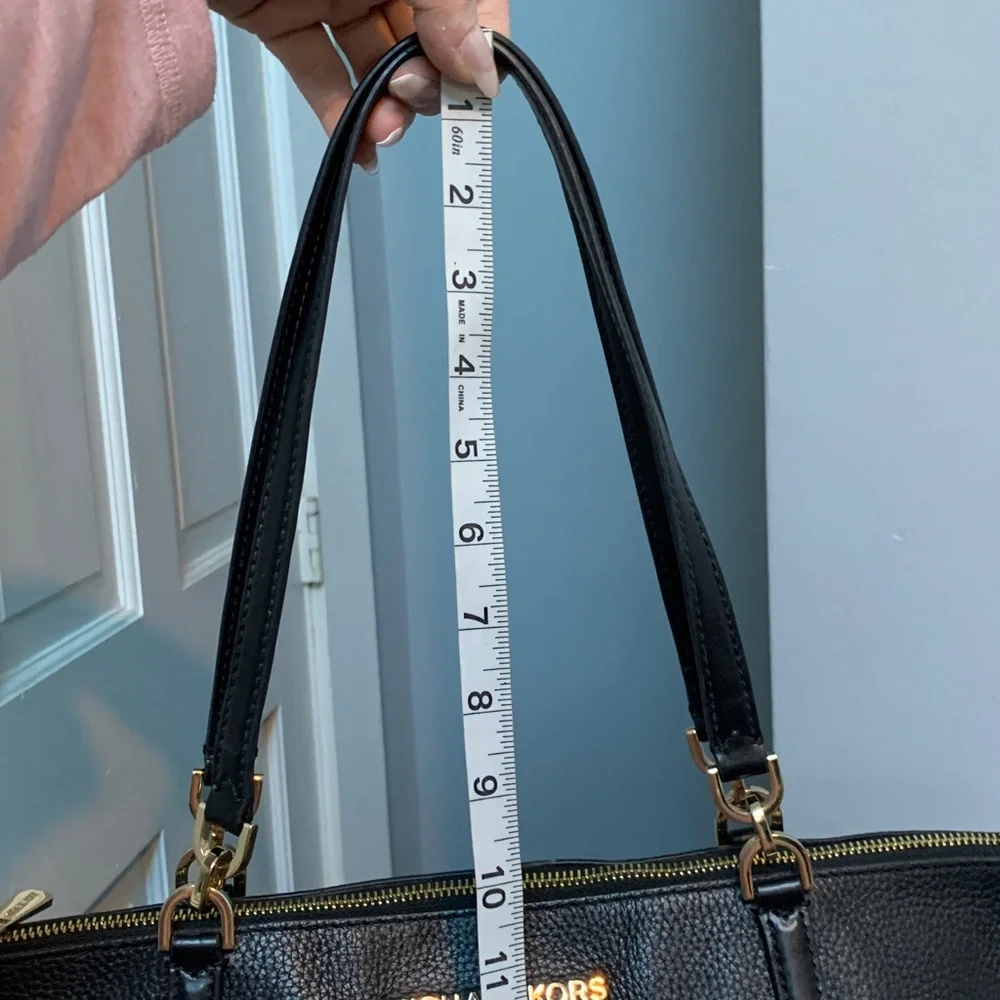 Authentic Michael Kors black leather tote bag with two exterior pockets - Image 12