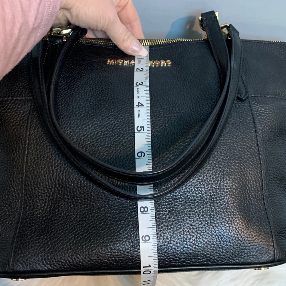 Authentic Michael Kors black leather tote bag with two exterior pockets - Image 13