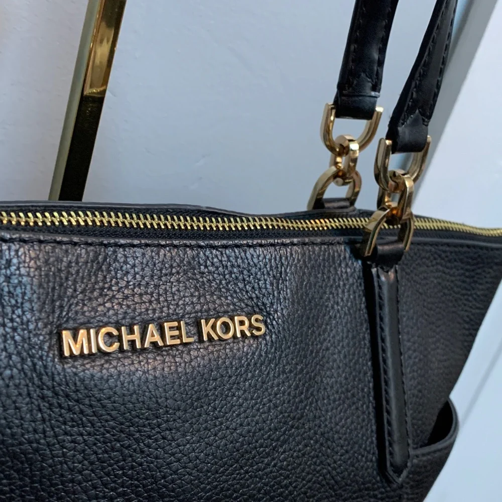 Authentic Michael Kors black leather tote bag with two exterior pockets - Image 15