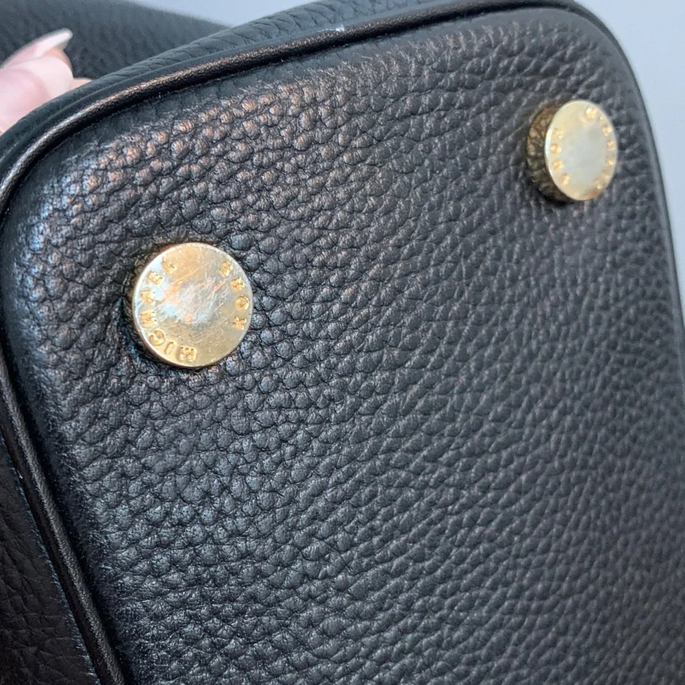 Authentic Michael Kors black leather tote bag with two exterior pockets - Image 16