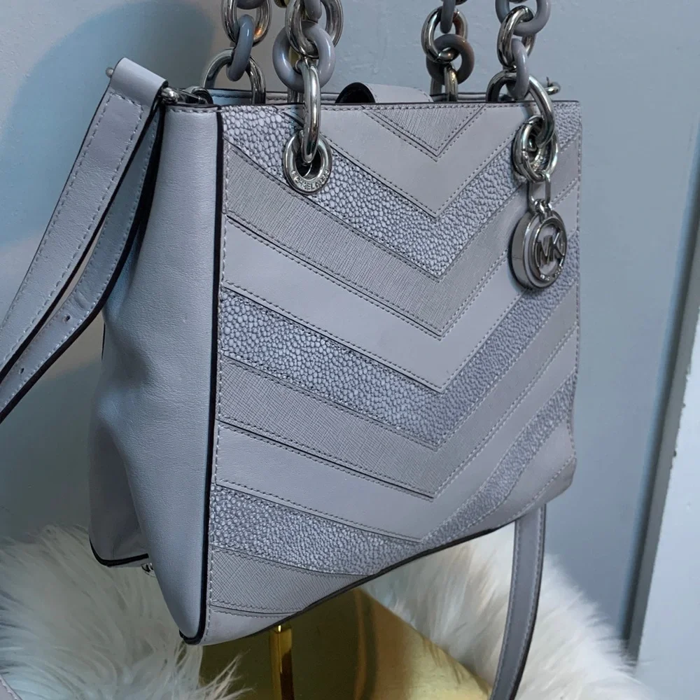 Authentic Michael Kors Cynthia gray and silver leather handbag w crossbody strap - Image 6