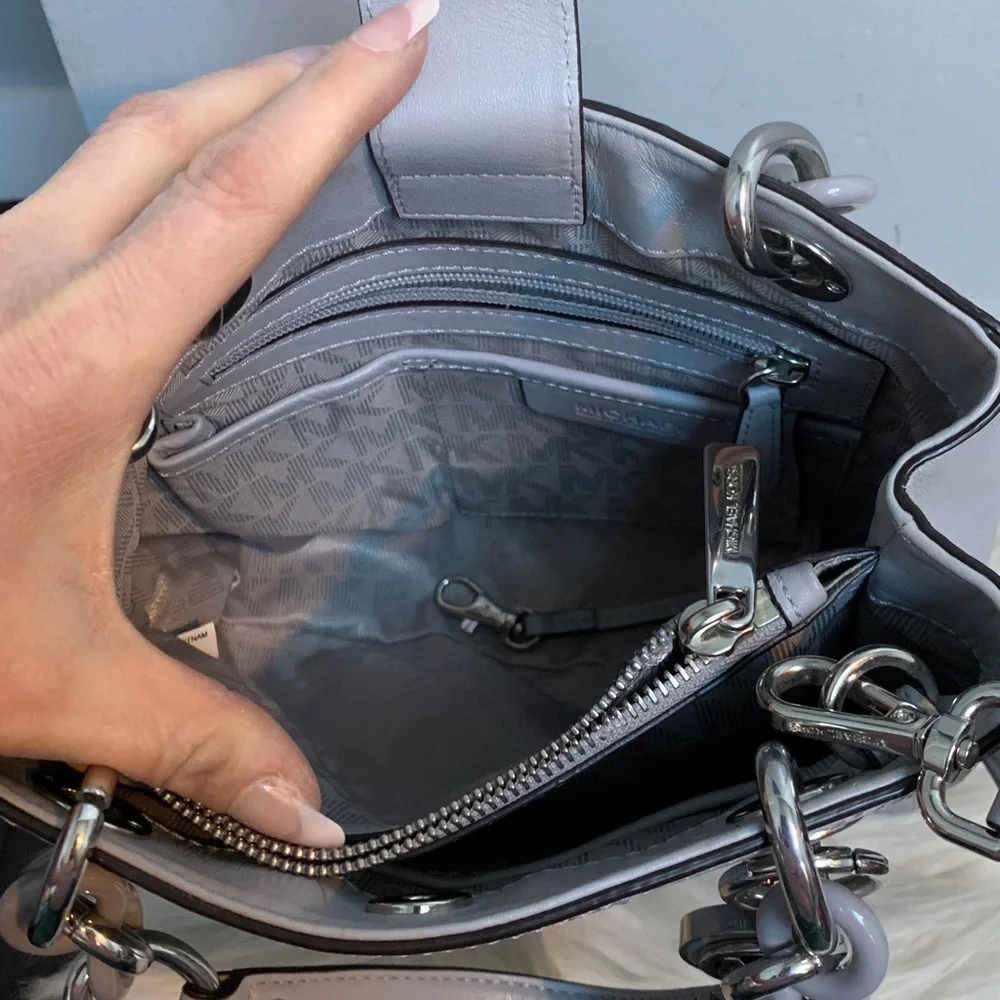 Authentic Michael Kors Cynthia gray and silver leather handbag w crossbody strap - Image 15