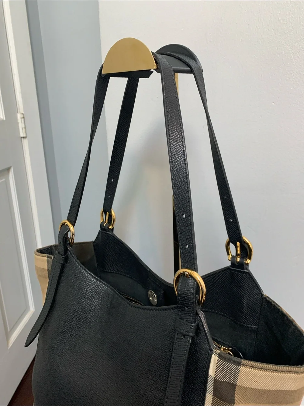 Authentic Burberry Canterbury Tote black leather, check sides - Image 3