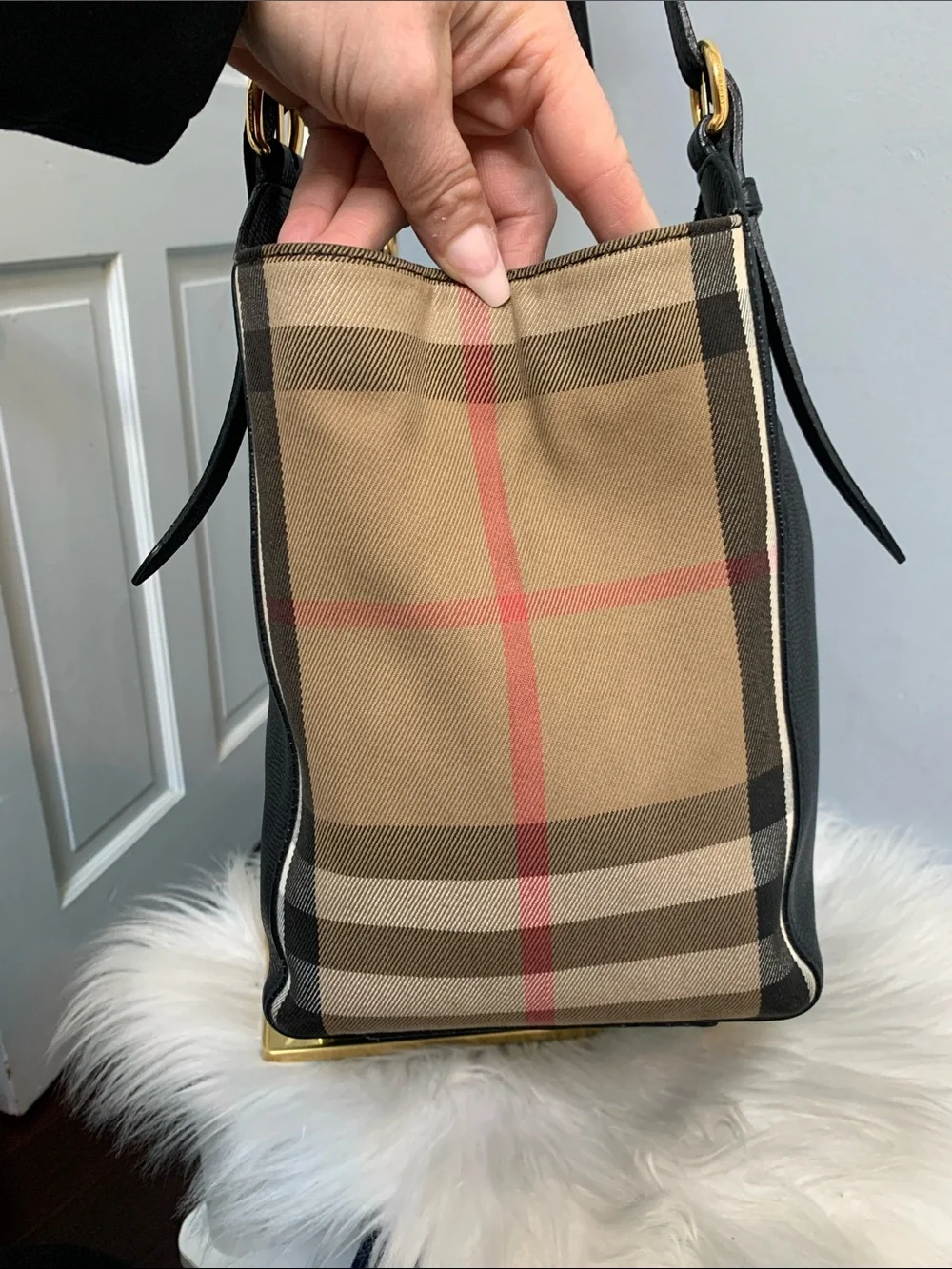Authentic Burberry Canterbury Tote black leather, check sides - Image 4