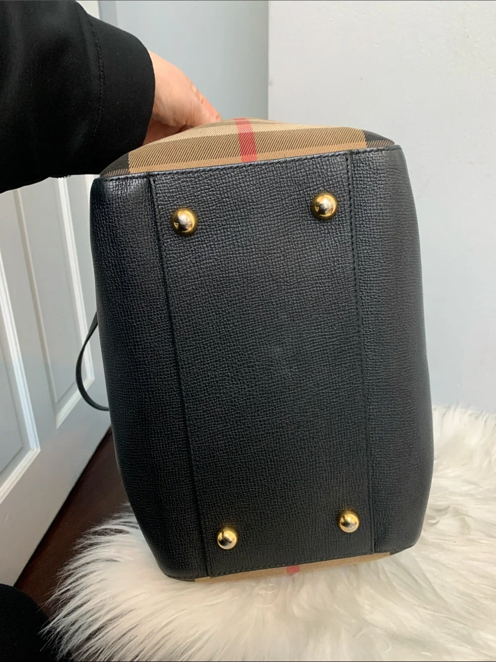 Authentic Burberry Canterbury Tote black leather, check sides - Image 6