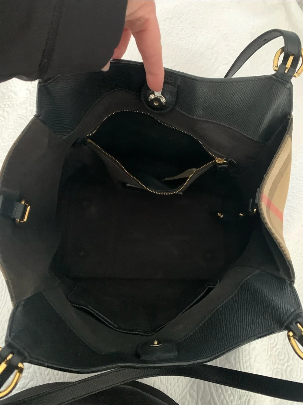Authentic Burberry Canterbury Tote black leather, check sides - Image 7