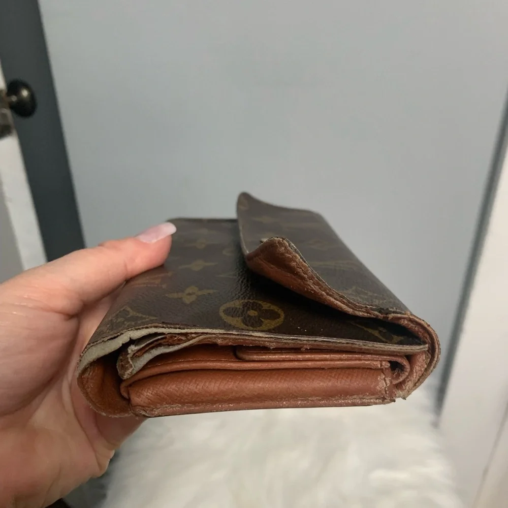 🏷️Clearance 1997 authentic Louis Vuitton International wallet - junk - Image 2