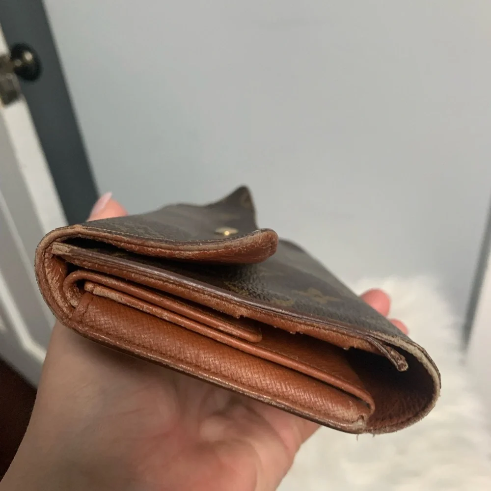 🏷️Clearance 1997 authentic Louis Vuitton International wallet - junk - Image 3