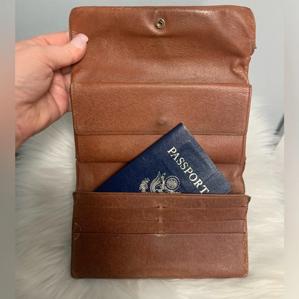🏷️Clearance 1997 authentic Louis Vuitton International wallet - junk - Image 7