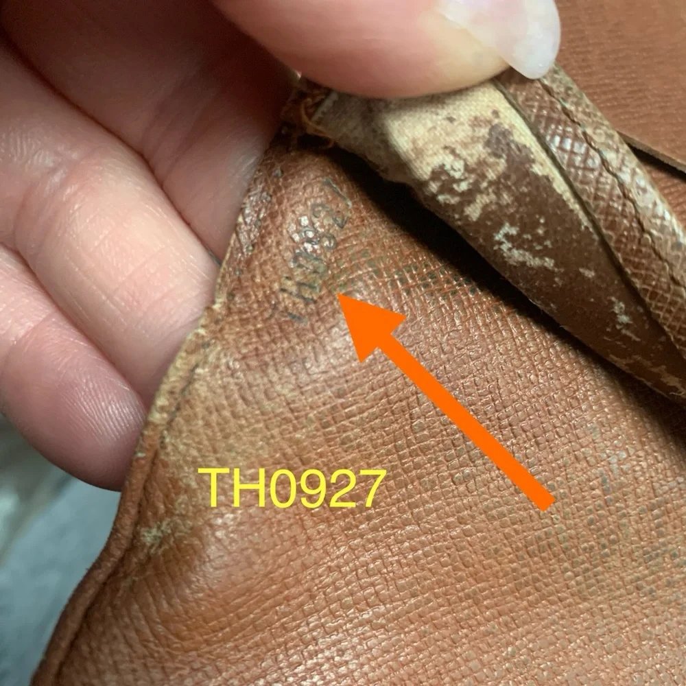 🏷️Clearance 1997 authentic Louis Vuitton International wallet - junk - Image 14