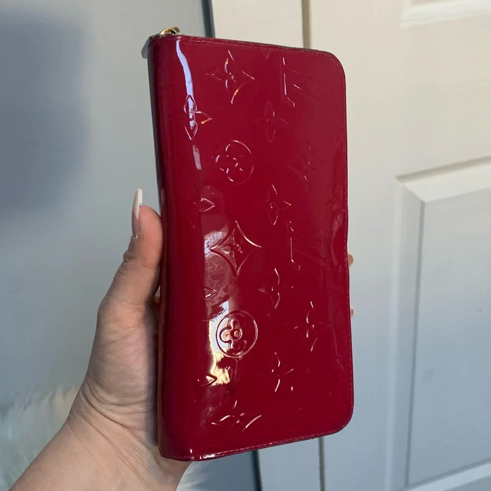 2015 authentic Louis Vuitton fuscia pink zippy wallet - Image 2