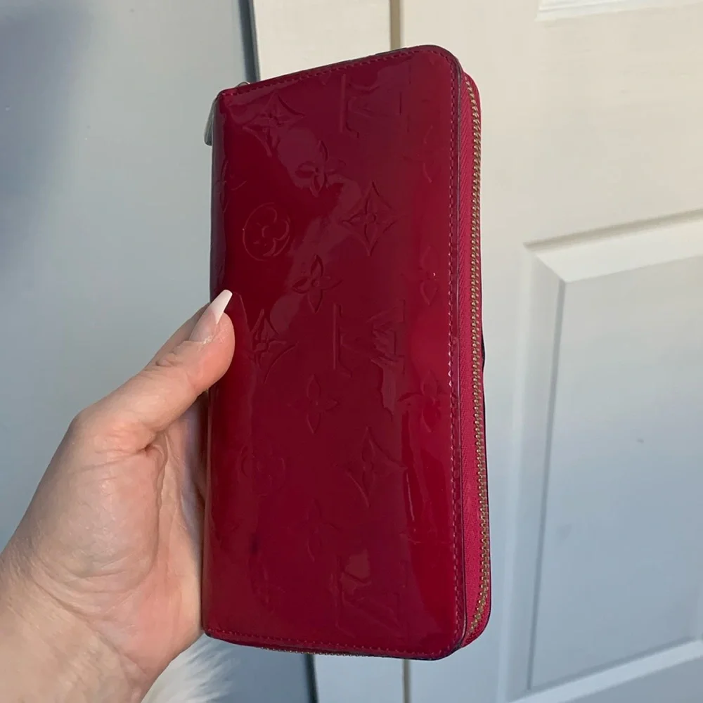 2015 authentic Louis Vuitton fuscia pink zippy wallet - Image 3