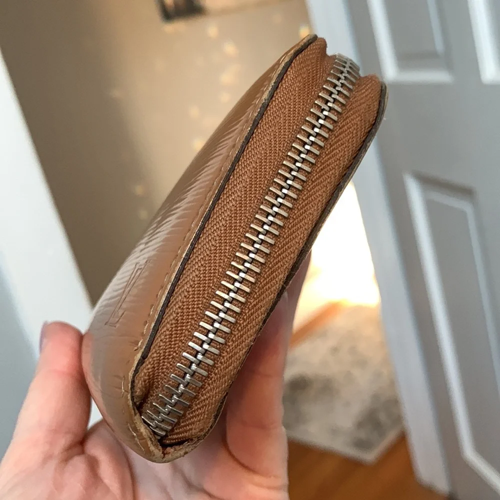 2006 authentic Louis Vuitton tan Epi leather zippy wallet - Image 2